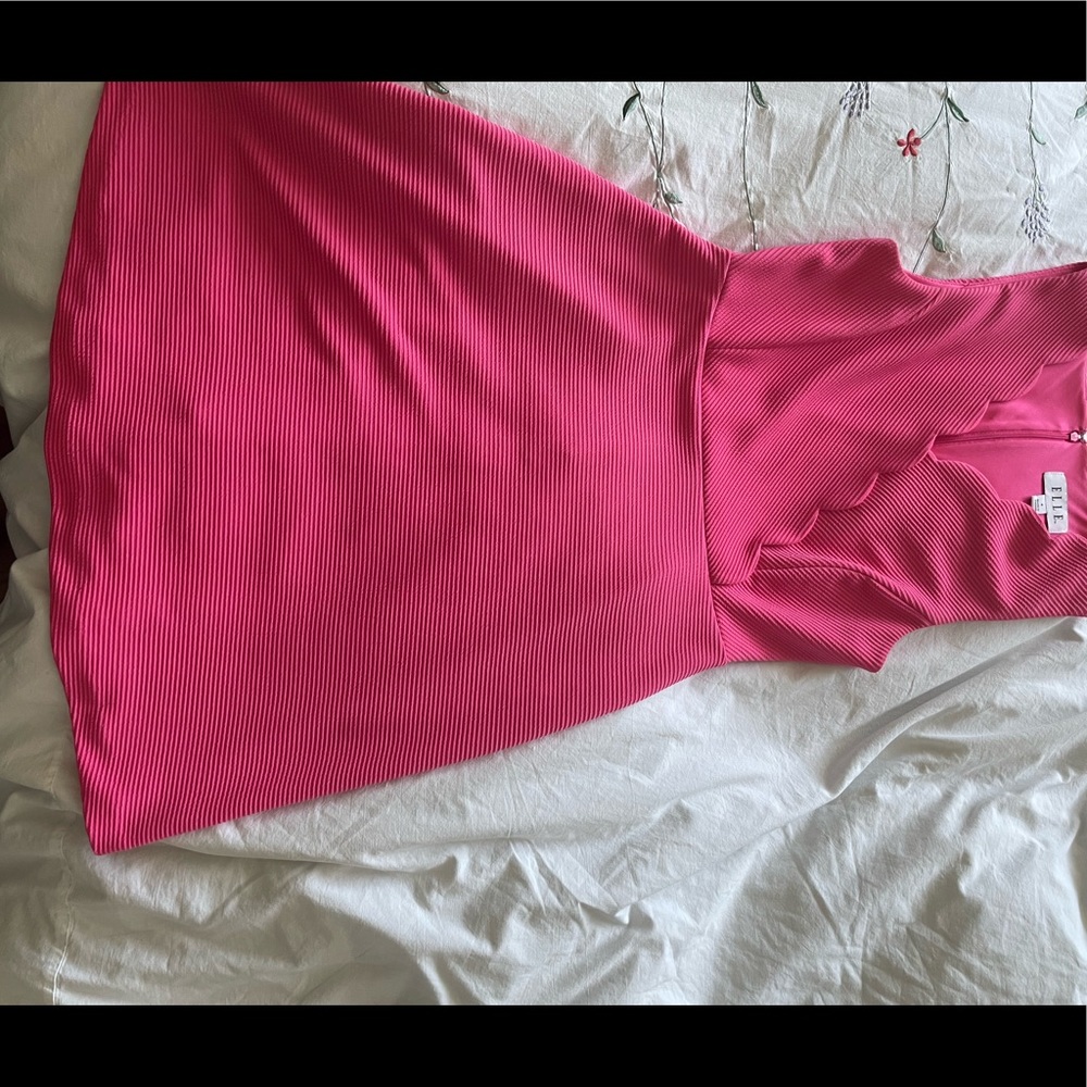 Elle pink dress, size 4. Worn only twice. Smoke and pet free home.